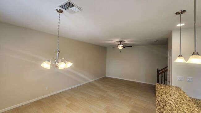 Building Photo - Town-home in Alamo Square!