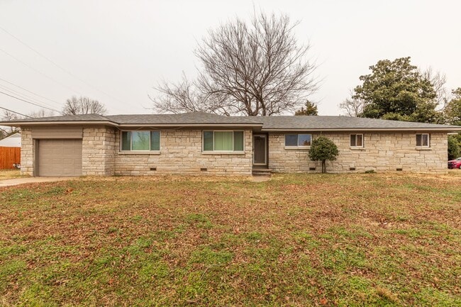 Building Photo - 2 Bed / 1 Bath in Tulsa!