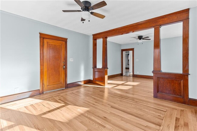 Building Photo - 647 Pleasant Valley Pkwy