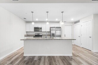 Building Photo - 2771 Royal Palm Ave