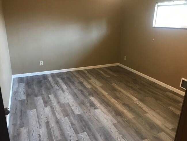 Foto del edificio - 2131 Sidney Ave