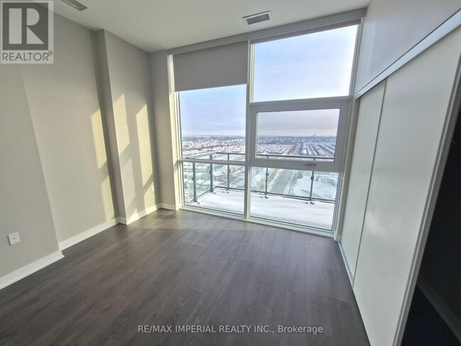 Photo du bâtiment - 75 Oneida Crescent