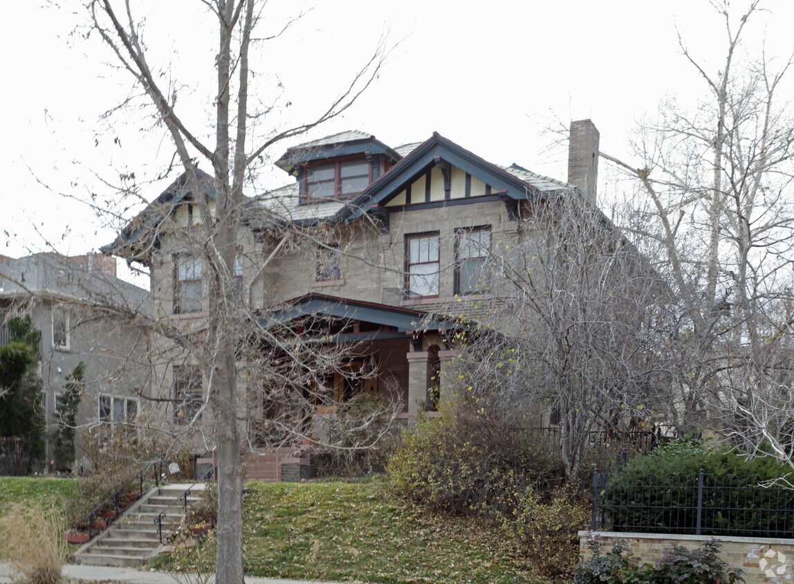 Building Photo - 939 Pearl St