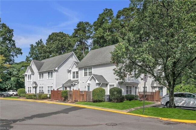 Foto del edificio - 404 Camberley Way