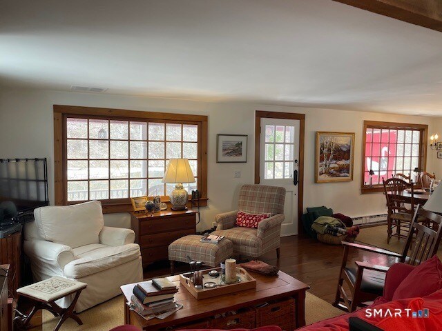 Foto del edificio - 75 Lake Lillinonah Rd N