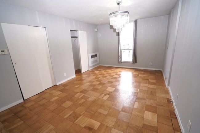 Building Photo - 77 Pond Ave