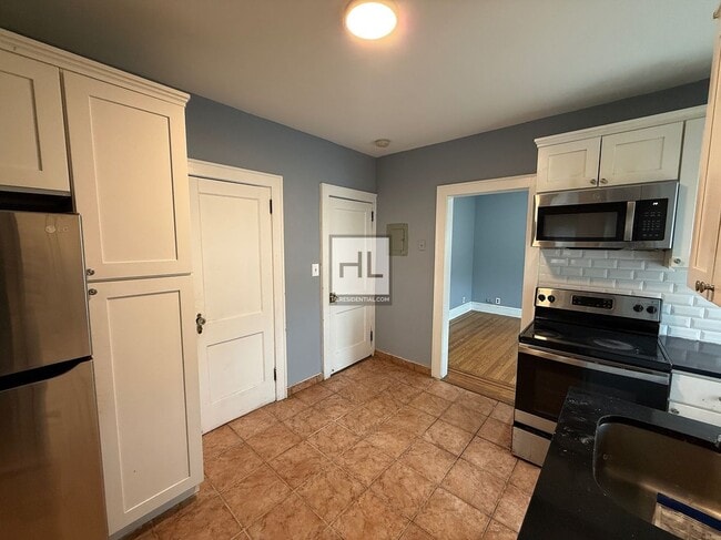 Building Photo - FOREST AVENUE