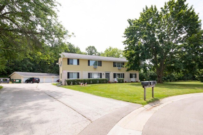 Foto del edificio - 721 Princeton Ct