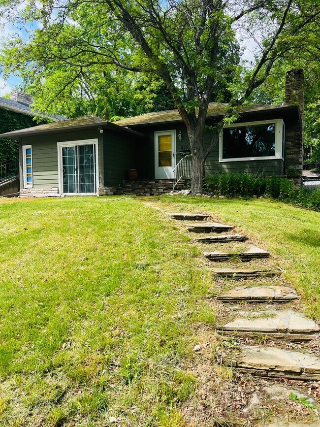 Building Photo - 515 Avenue C