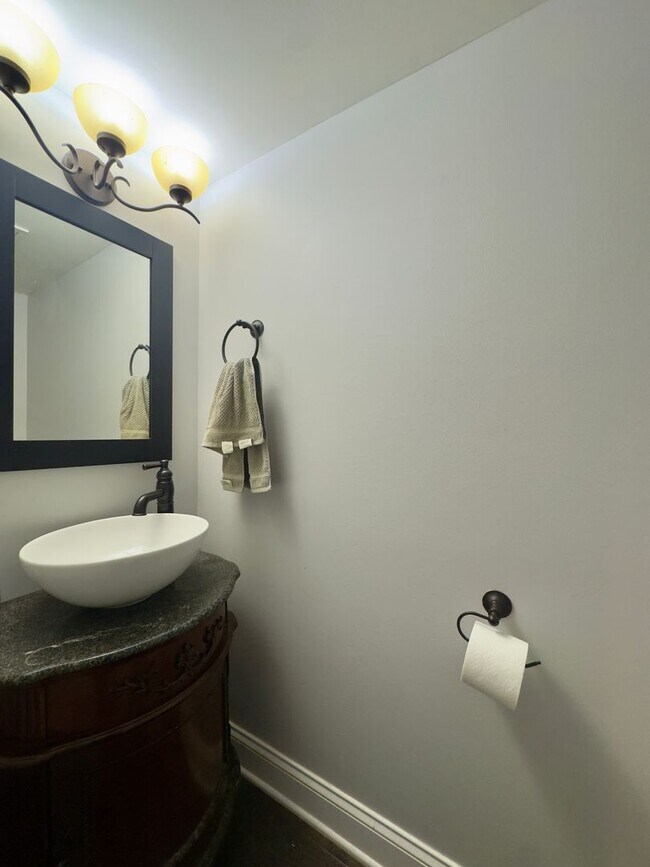Foto del edificio - Charming 3Bed/3.5Bath Apartment in Riversi...