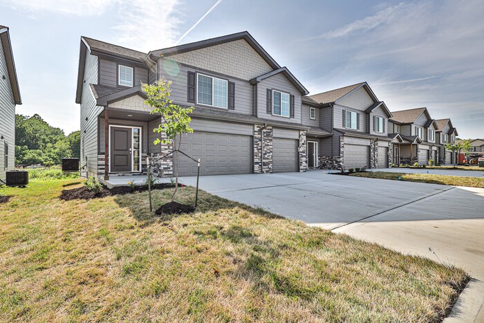 Foto principal - 1507 NE Shale Court, Grain Valley, MO 64029