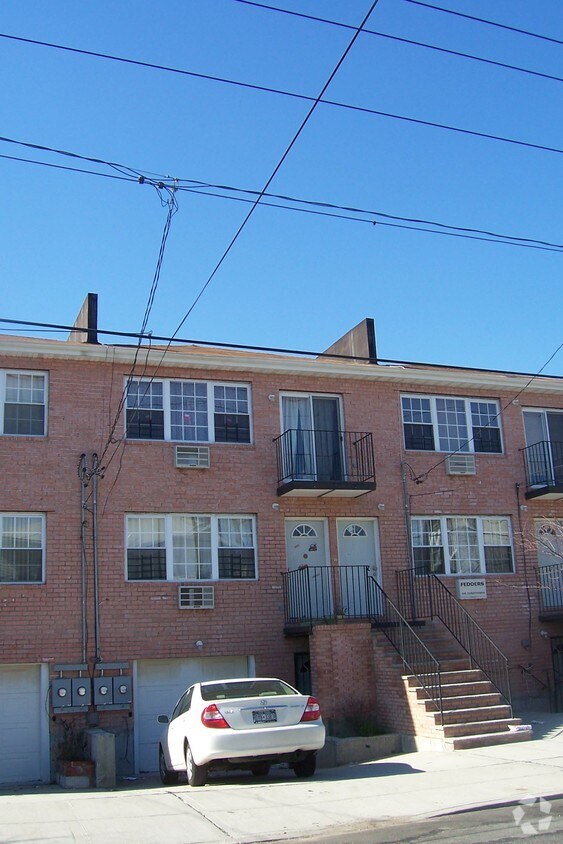 Building Photo - 1037 Gipson St