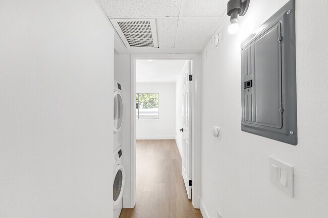 Foto del interior - Experience Modern Westside Living at Woodg...