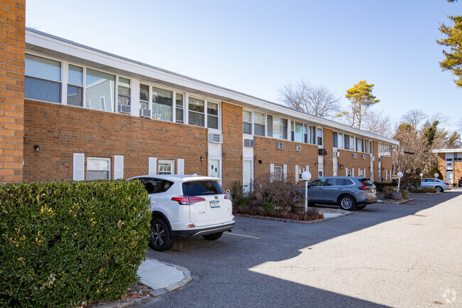 Building Photo - Woodmere Mews Cooperative