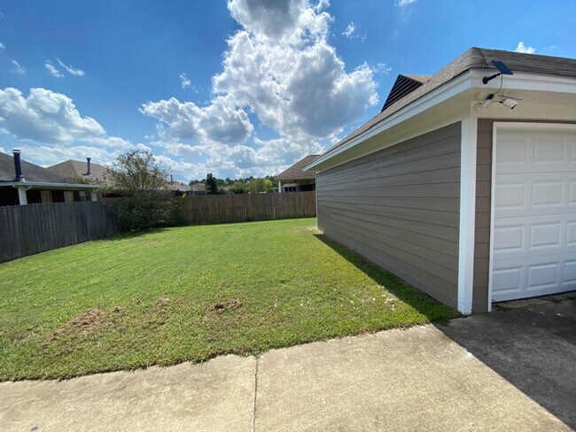 Building Photo - 1307 Hallwood Ln