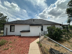 Building Photo - 821 31st Ave