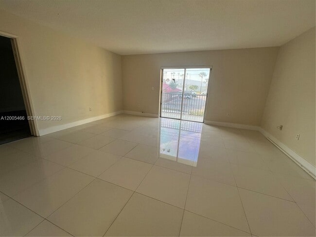 Foto del edificio - 5731 NW 37th St