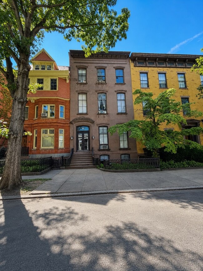 Foto del edificio - 167 2nd St