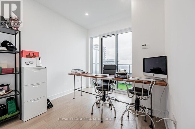 Building Photo - 20-LPH020 Shore Breeze Dr