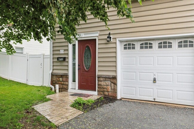 Foto del edificio - 3B/4B Townhome in Phoenixville!