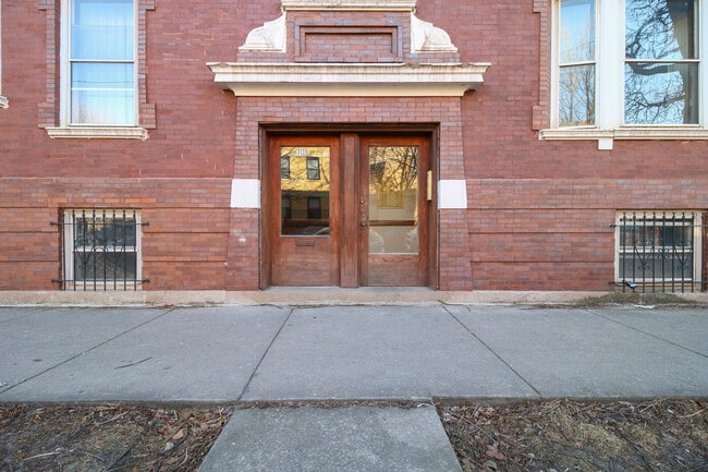 Building Photo - 3139 W Schubert Ave