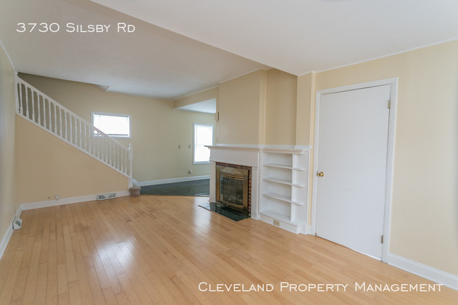 Building Photo - Beautifully Renovated University Hts Home