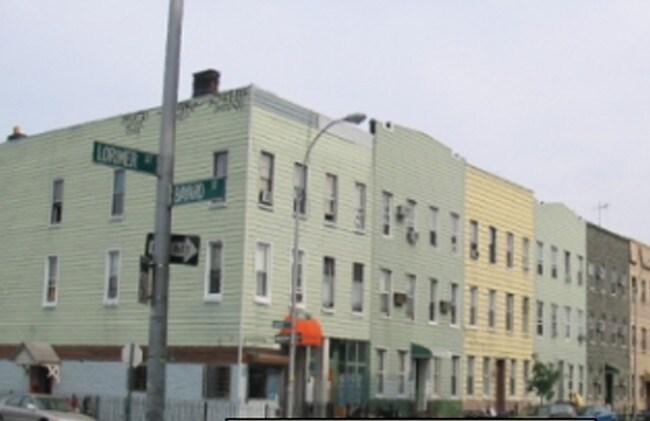 Building Photo - 728 Lorimer St