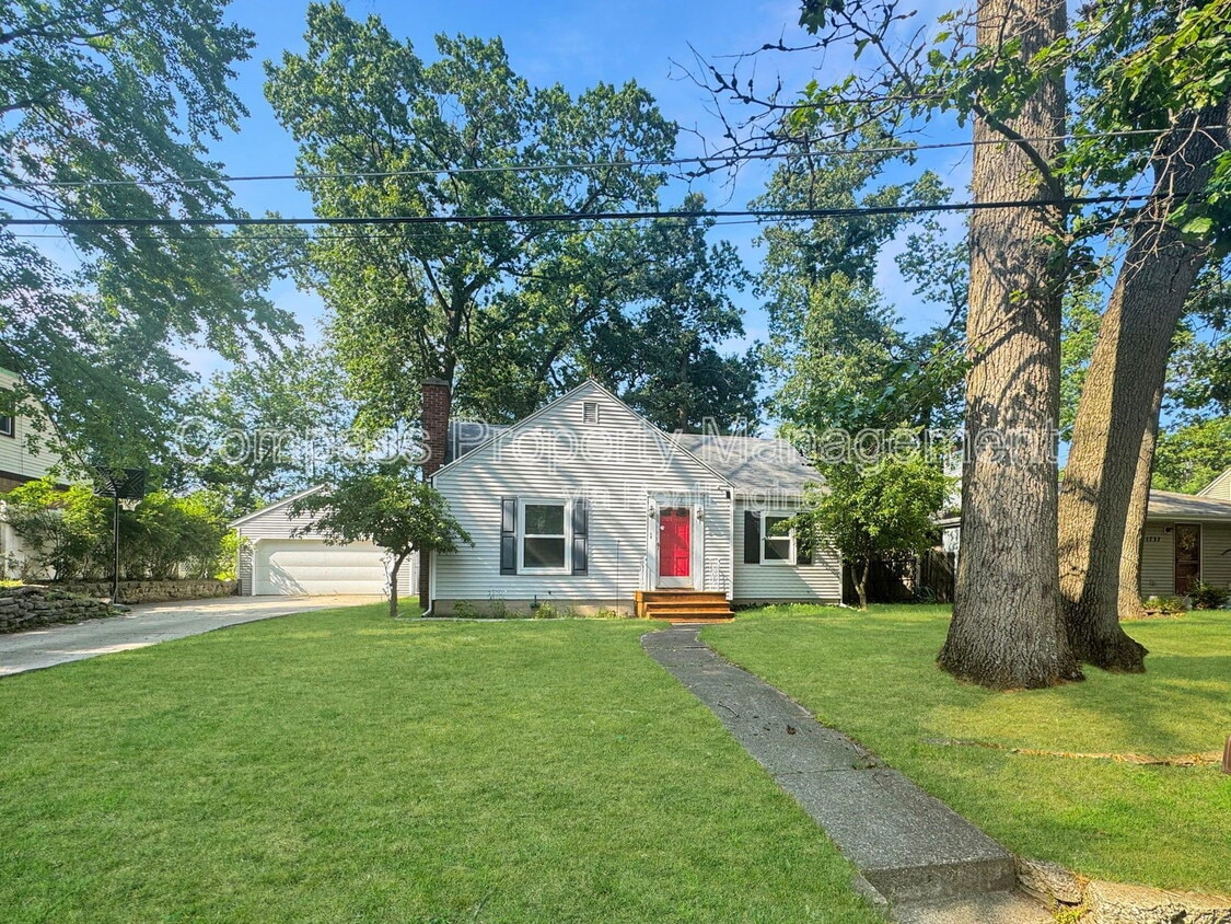 Primary Photo - 1733 Batchawana St SE