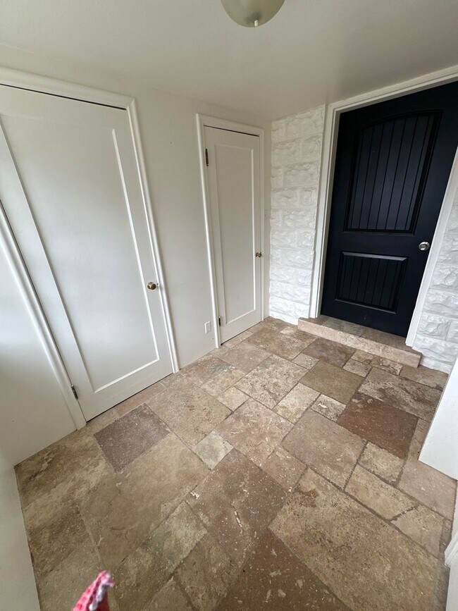 Foto del edificio - Charming basement apartment