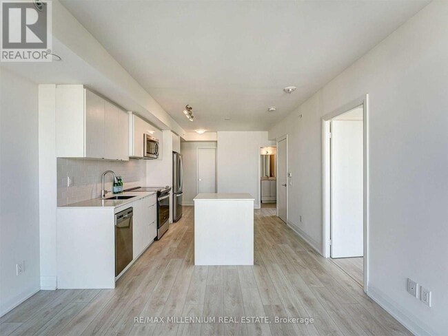 Photo du bâtiment - 1461 Lawrence Ave W