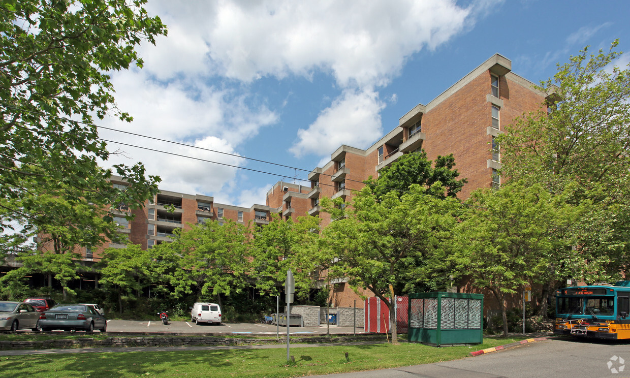 Primary Photo - Center Park Apartments