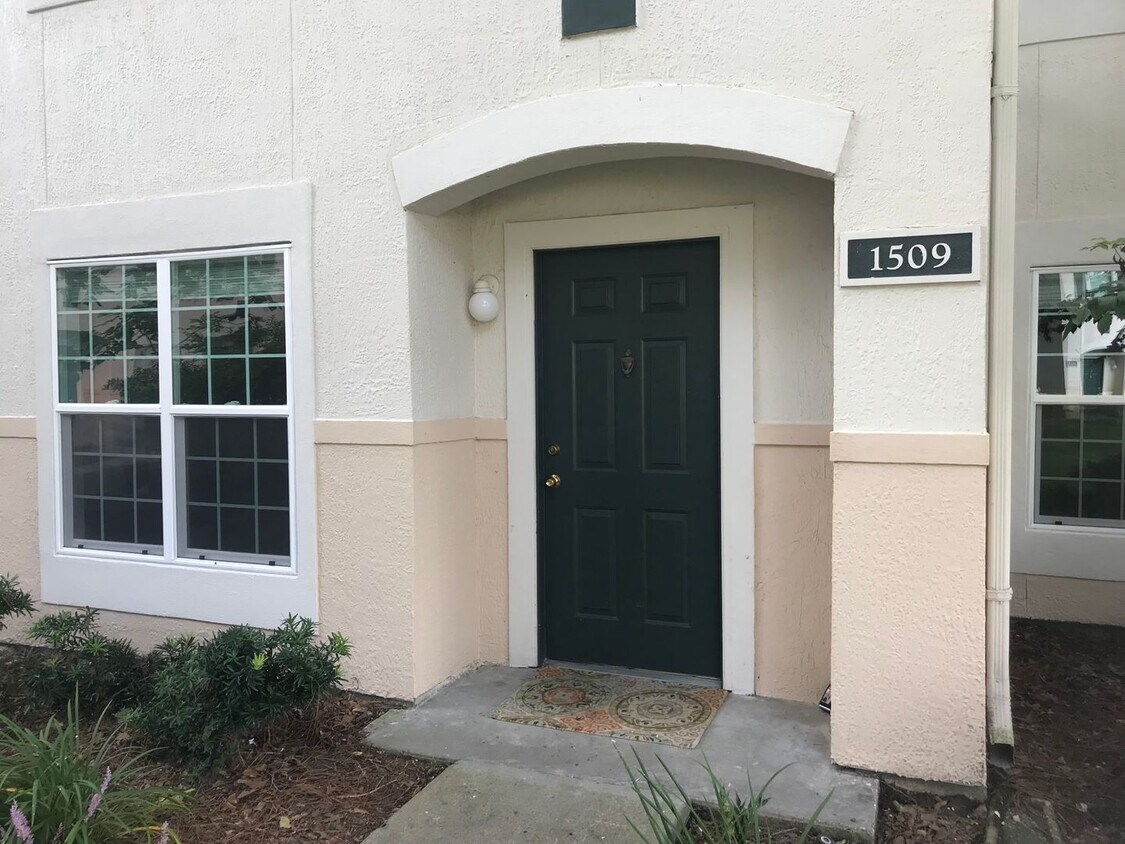 Foto principal - Two Bedroom two bath ground floor unit