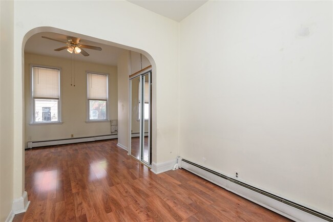 Building Photo - 526 Adams St