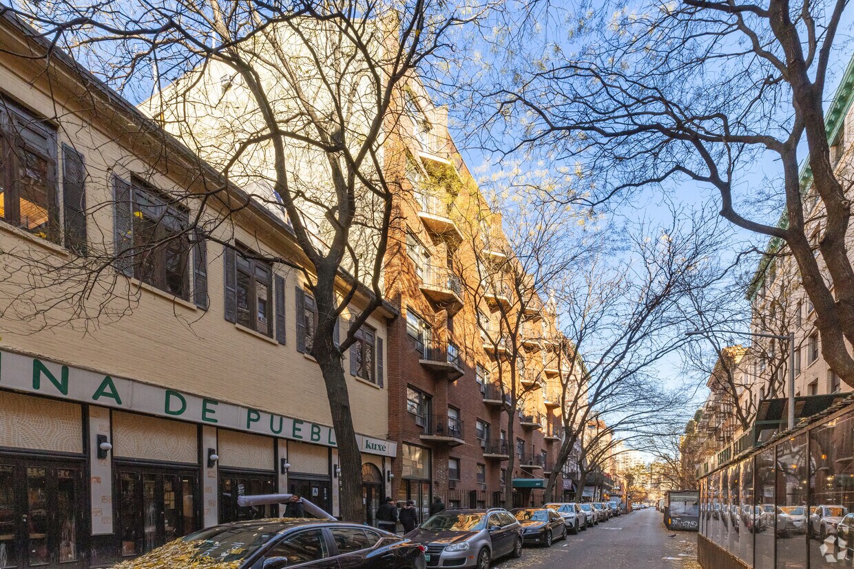 Foto principal - 207 Thompson St
