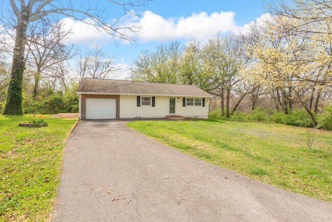 Building Photo - 3917 Oakwood Ln