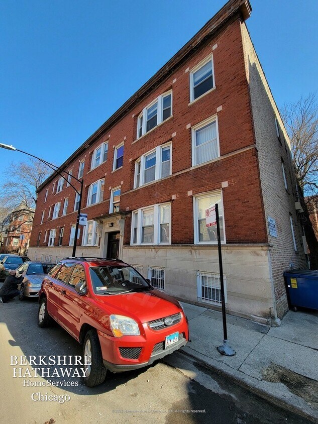 Primary Photo - 2433 N GENEVA Terrace