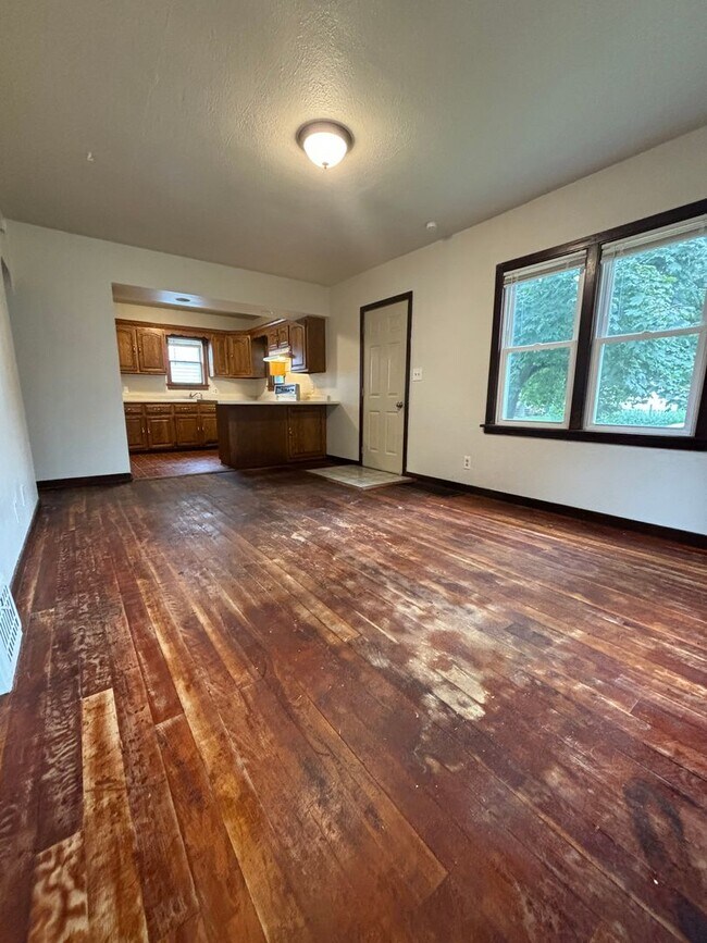 Building Photo - Charming 2 Bedroom 1 Bath Single Family Ho...