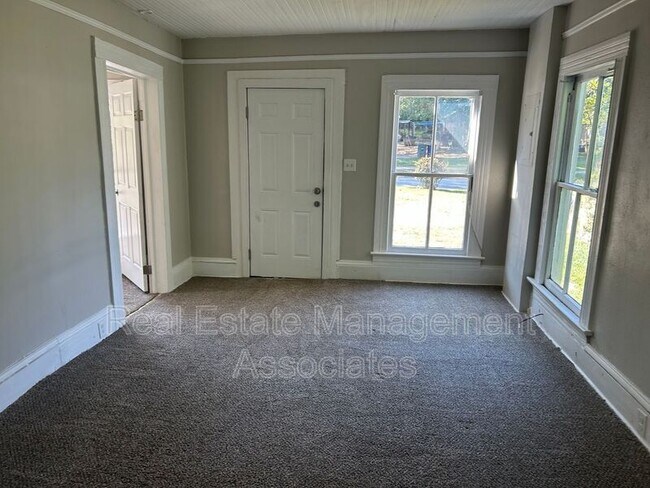 Foto del edificio - 329 E Tinsley St