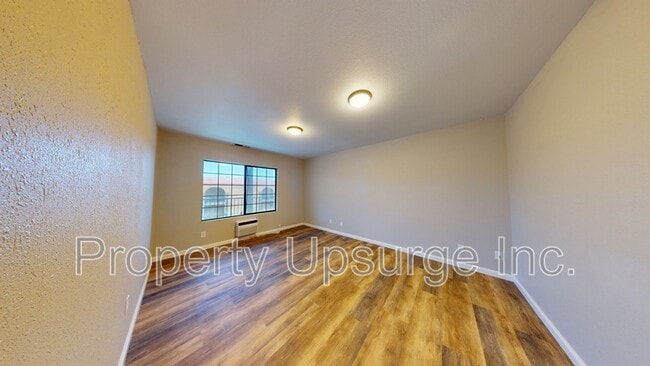 Building Photo - 2051 Hilltop Dr