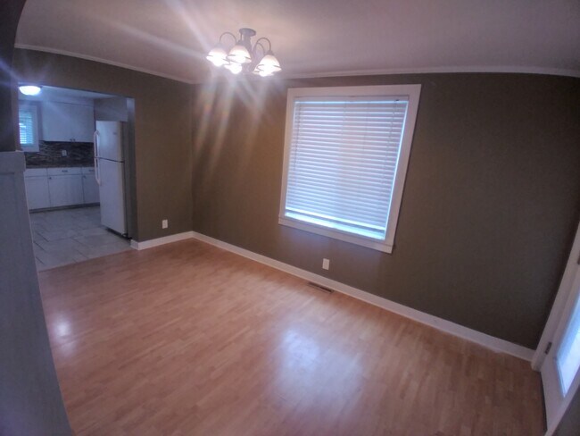 Building Photo - 507 N Lavinia St