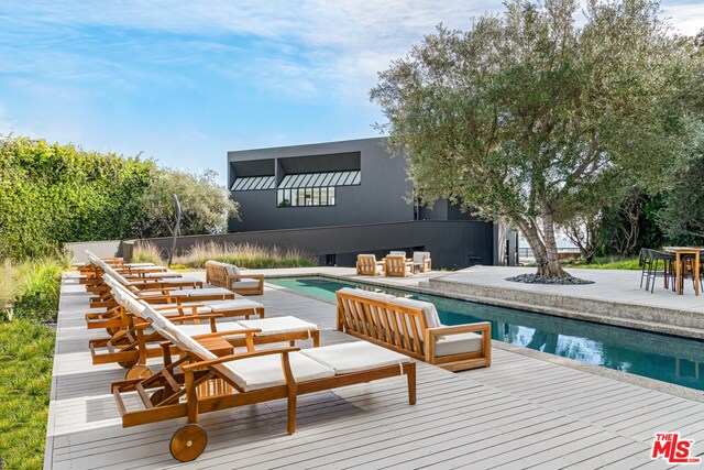 Foto del edificio - 28936 Cliffside Dr