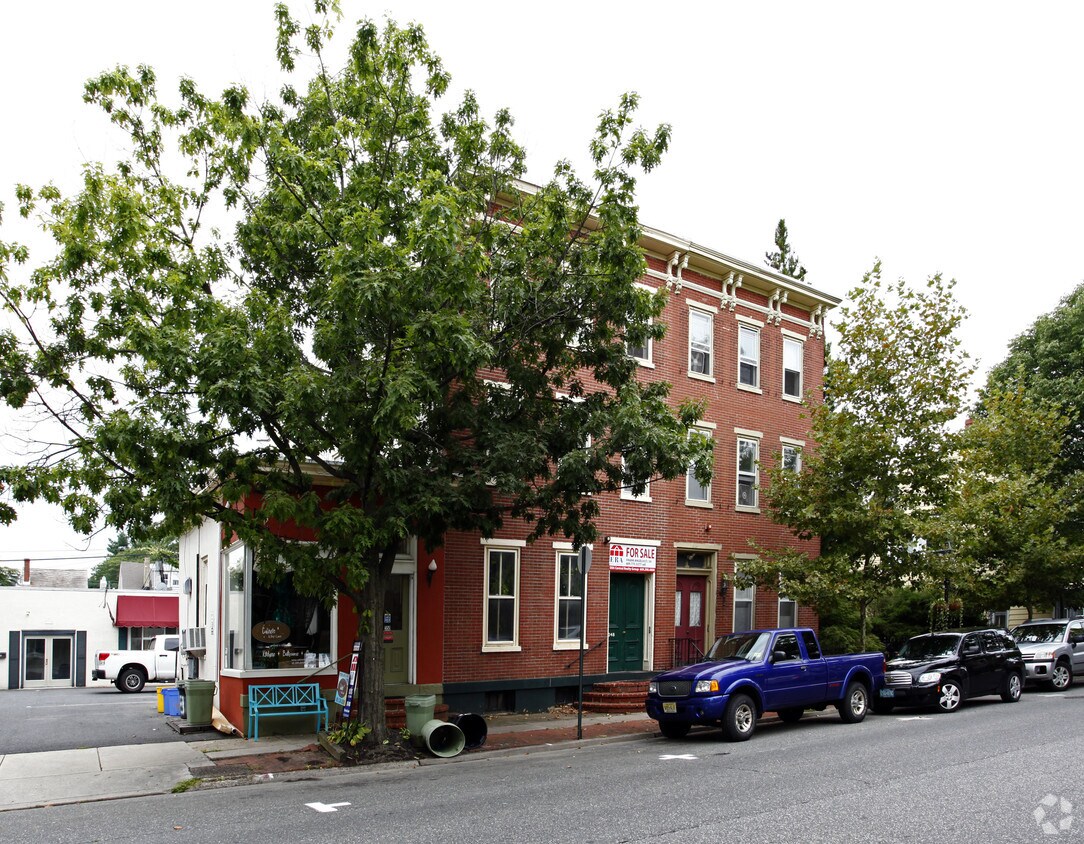 Foto del edificio - 346 Farnsworth Ave