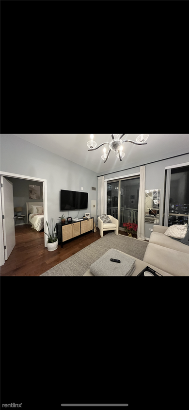 Foto del edificio - 1 br, 1.5 bath Condo - 645 N Kingsbury St