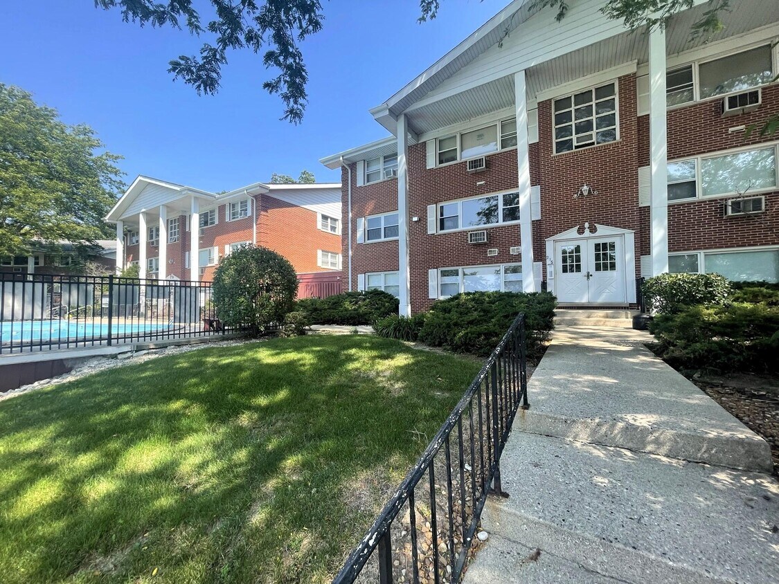 215 Country Club Dr Unit 1C, Lake Geneva, WI 53147 Condo for Rent in