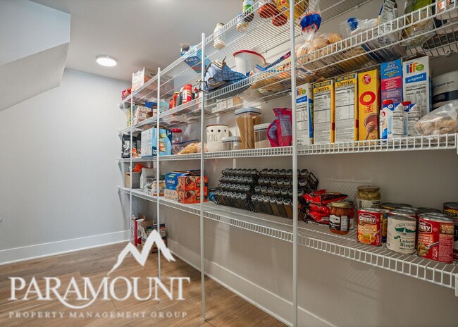 Foto del edificio - Spacious 4 Bedroom 3 Bath!