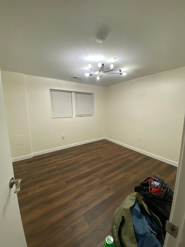 Building Photo - 915 Newington Ct