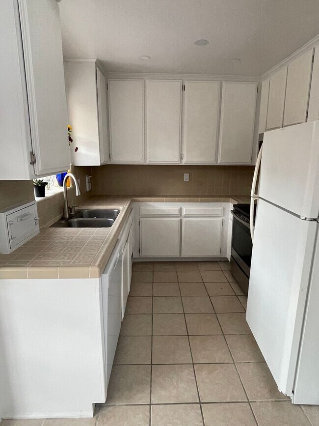 Building Photo - Upper Condo in Heart of North Park