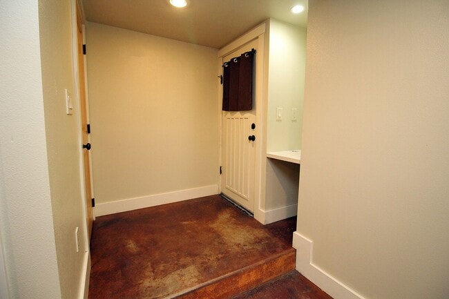 Building Photo - 4815 SE 75th Ave