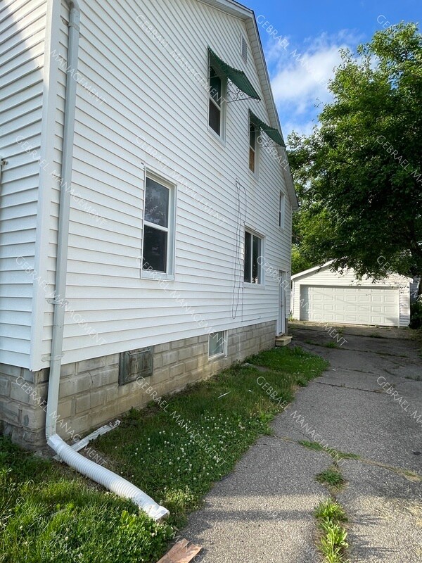 4205 Custer Ave, Flint, MI 48507 House Rental in Flint, MI