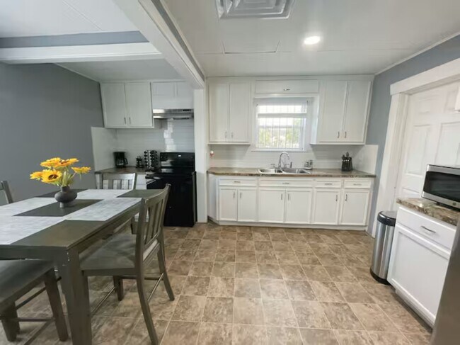 Building Photo - 4201 Irvington Blvd